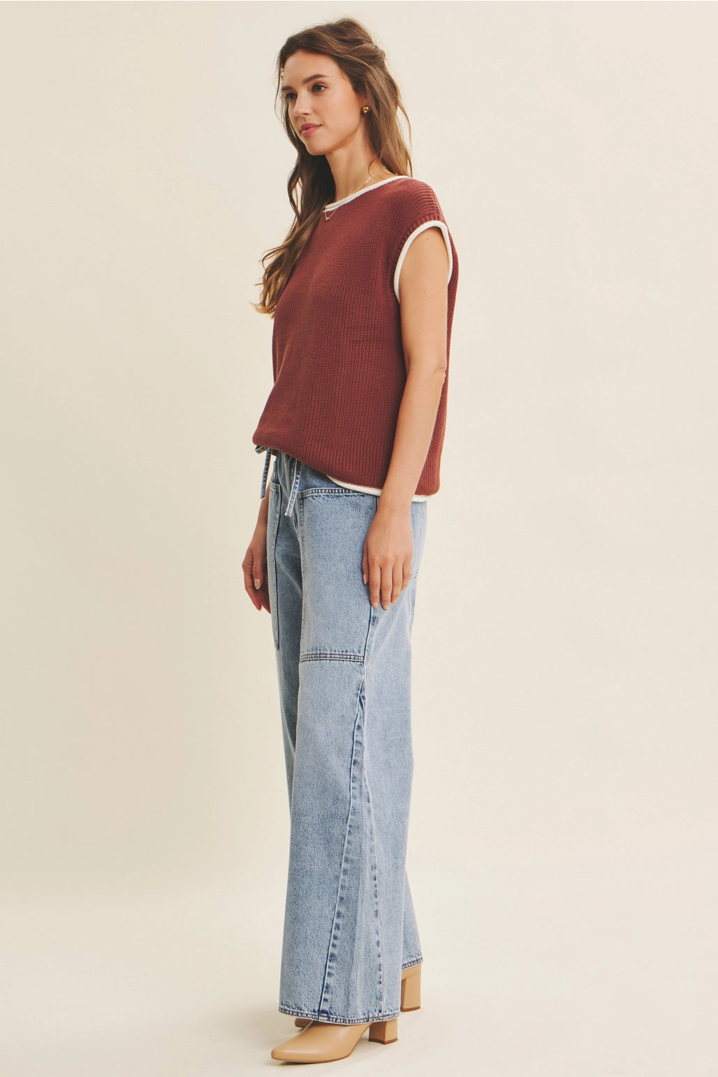 Contrast Rolled Edge Knitted Sweater Vest with Round Neck - Coffee