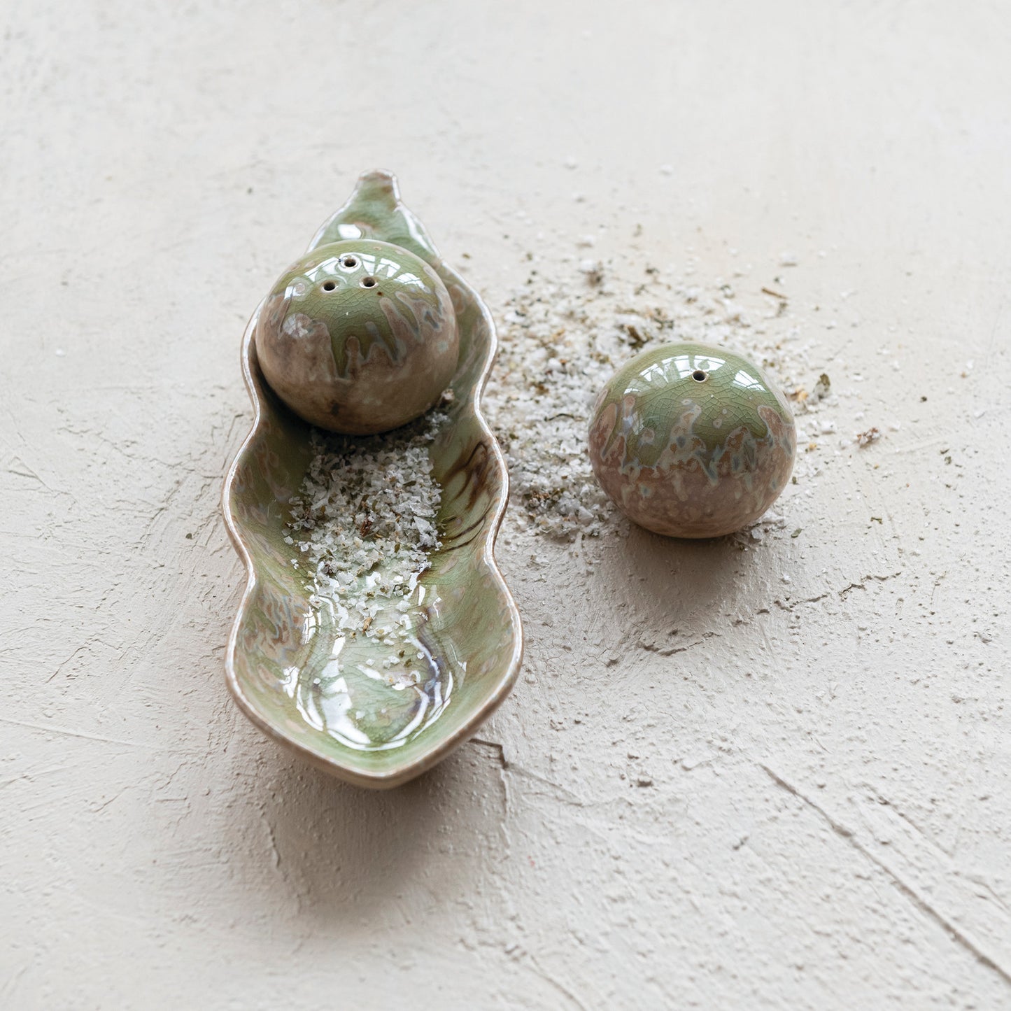 Stoneware Peas in a Pod Shaped Salt & Pepper Shakers