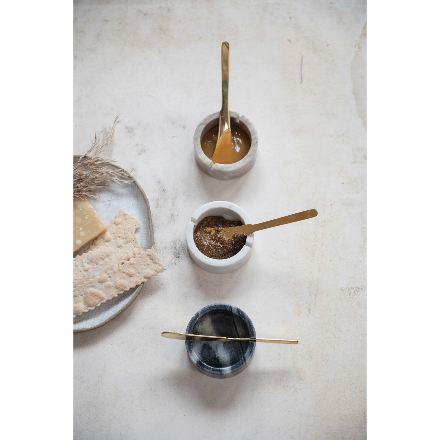 Round Marble Bowl with Knife
