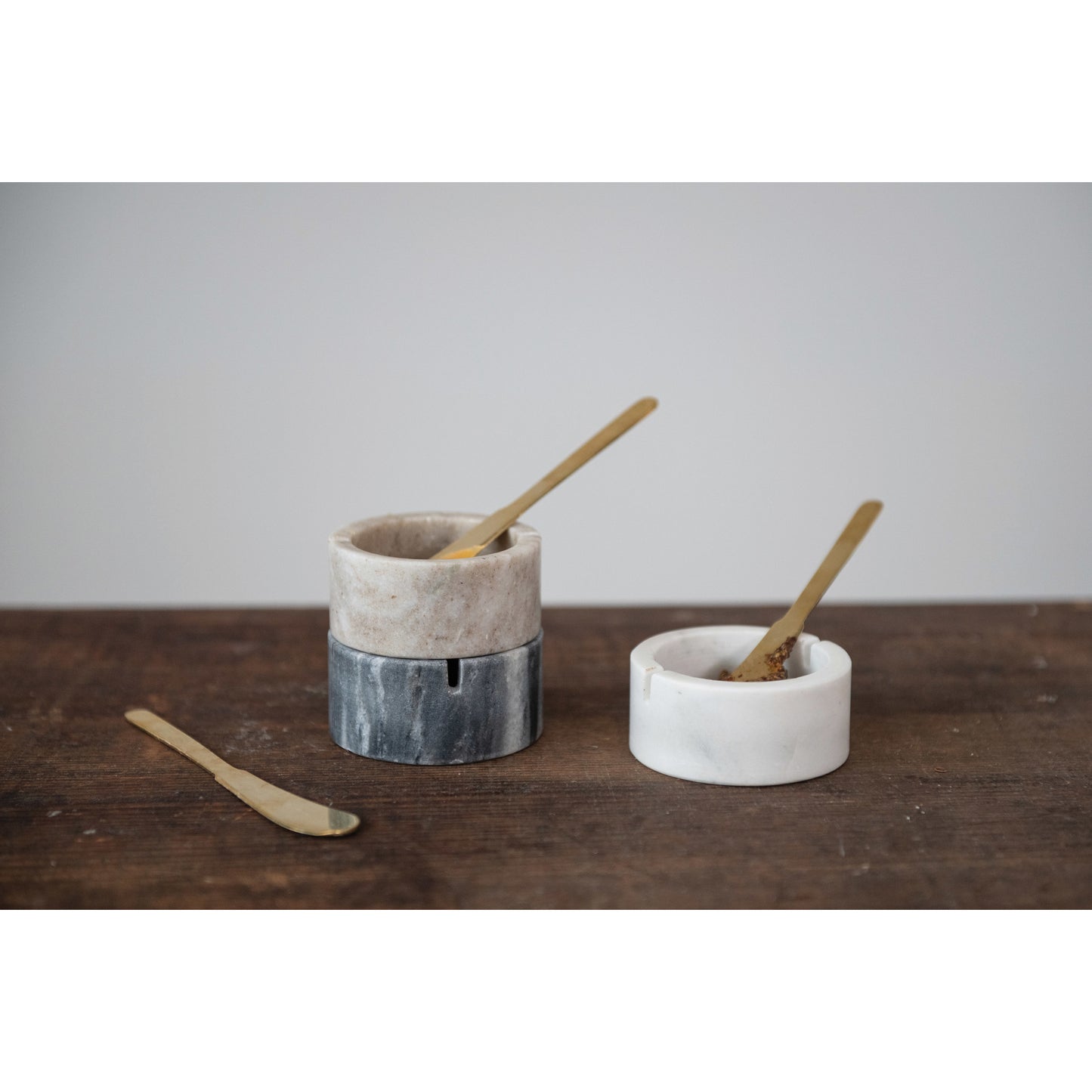 Round Marble Bowl with Knife