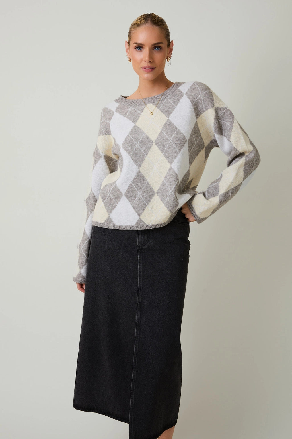 Round Neck Argyle Pattern Sweater