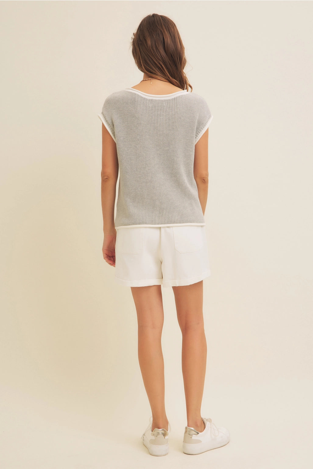 Contrast Rolled Edge Knitted Sweater Vest with Round Neck